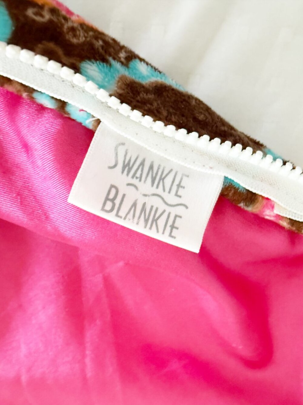 Swankie Blankie Brown Paisley Pink Interior Zip 55-inch Sleeping Bag - Picture 3 of 7